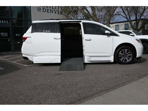 Used 2016 Honda Odyssey Touring Elite image 17