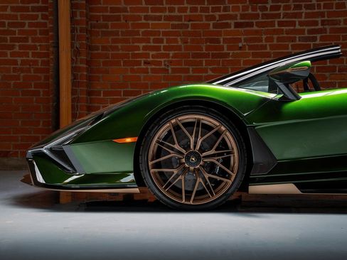 Used 2021 Lamborghini Sian Roadster image 26