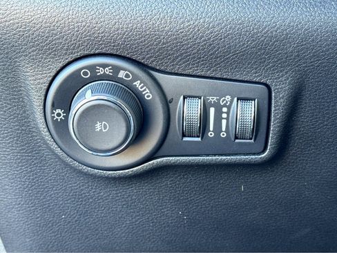 Used 2022 Jeep Compass Limited image 15