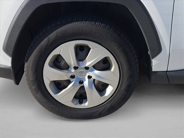 Used 2021 Toyota RAV4 LE FWD image 16