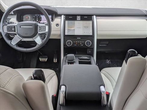 Certified 2025 Land Rover Discovery Dynamic SE AWD/4WD image 19