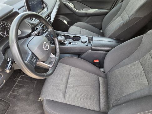 Used 2025 Nissan Rogue SV image 17