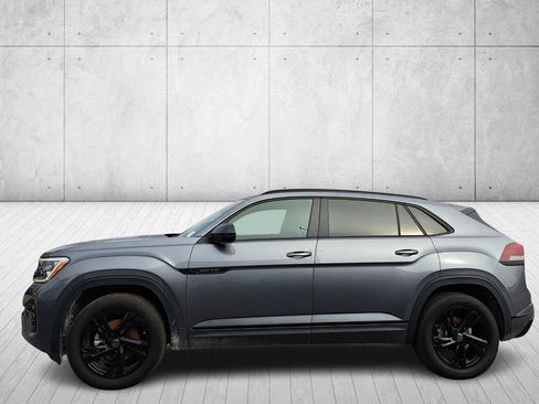 Used 2025 Volkswagen Atlas Cross Sport SEL R-Line image 8