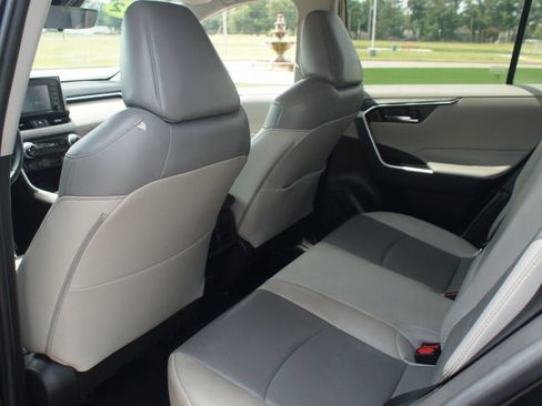 Used 2022 Toyota RAV4 XLE Premium FWD image 14