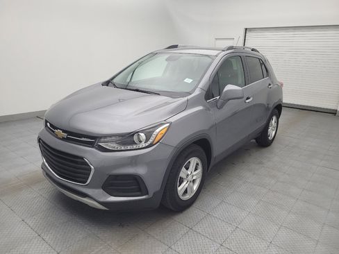 Used 2020 Chevrolet Trax LT w/ LT Convenience Package image 2