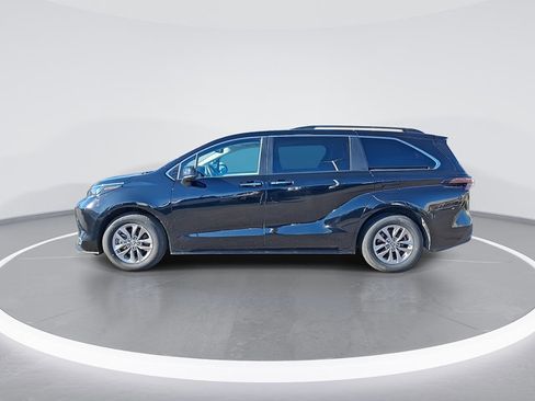 Used 2024 Toyota Sienna XLE image 7