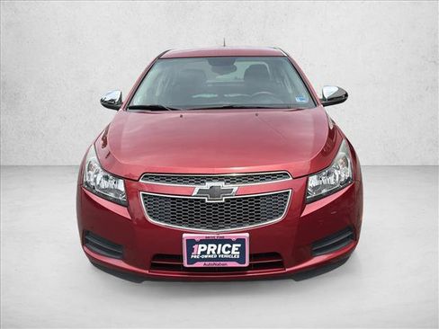Used 2014 Chevrolet Cruze LT FWD image 2