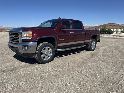 Used 2016 GMC Sierra 2500 SLE w/ SLE Preferred Package AWD/4WD image 4