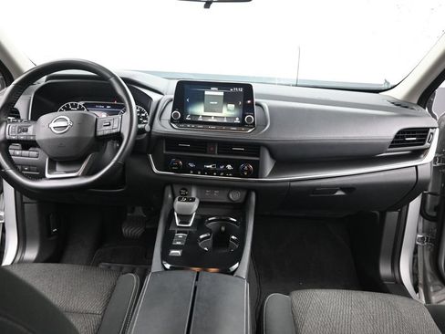 Used 2025 Nissan Rogue SV FWD image 32