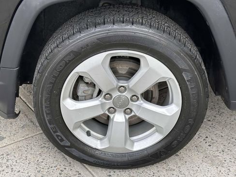 Used 2019 Jeep Compass Latitude image 12