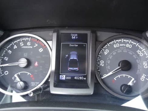 Used 2021 Toyota Tacoma TRD Off-Road w/ Technology Package AWD/4WD image 22