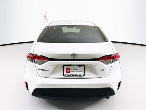Certified 2025 Toyota Corolla LE FWD image 4