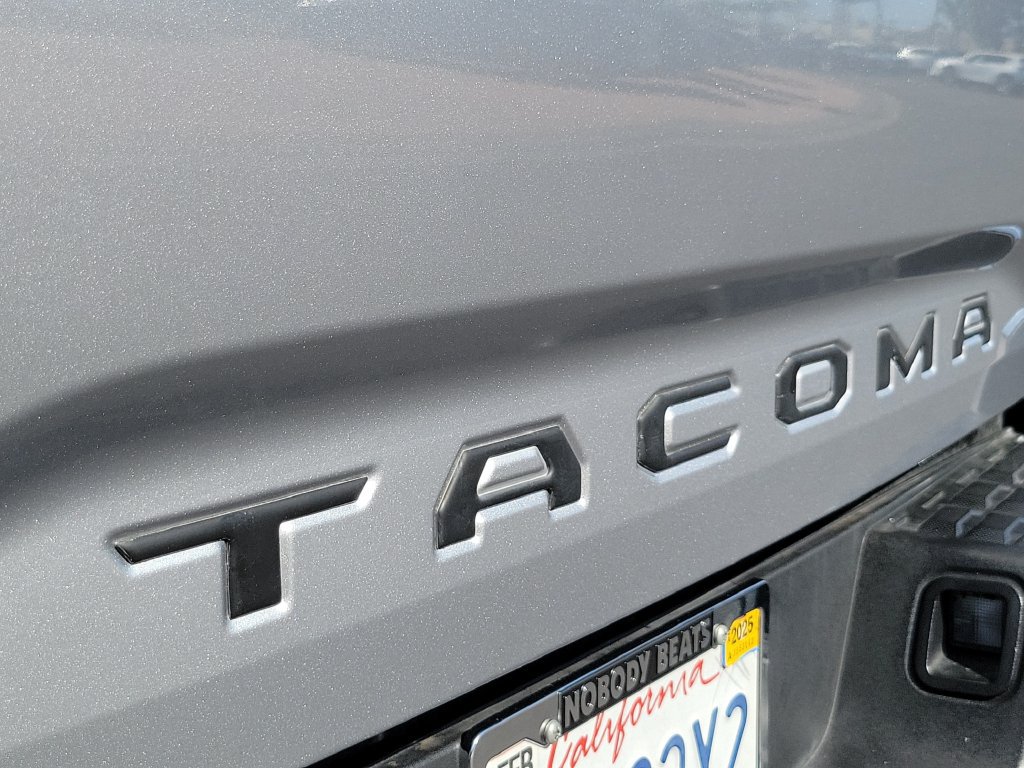 Used 2020 Toyota Tacoma SR5 RWD image 25