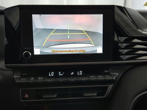 Used 2025 Toyota Camry LE AWD/4WD image 31
