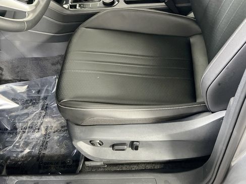 Used 2022 Volkswagen Tiguan SE image 18