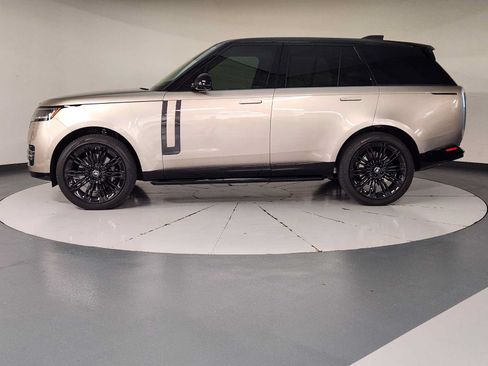 Used 2024 Land Rover Range Rover SE AWD/4WD image 5