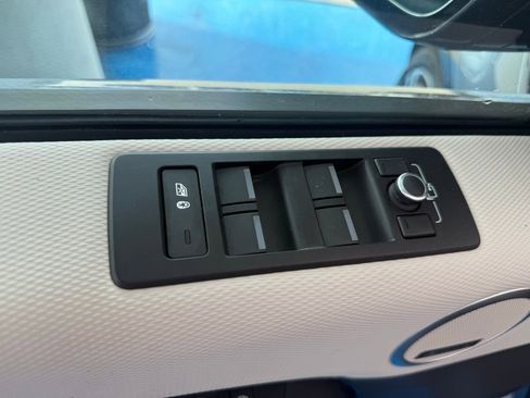 Used 2021 Land Rover Discovery HSE R-Dynamic AWD/4WD image 22