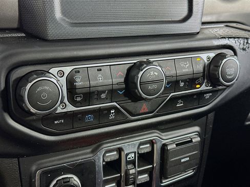 Used 2023 Jeep Wrangler Unlimited w/ Cold Weather Group AWD/4WD image 23