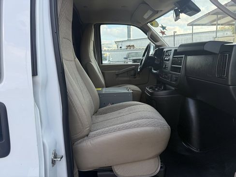 Used 2021 Chevrolet Express 2500 w/ Driver Convenience Package image 8