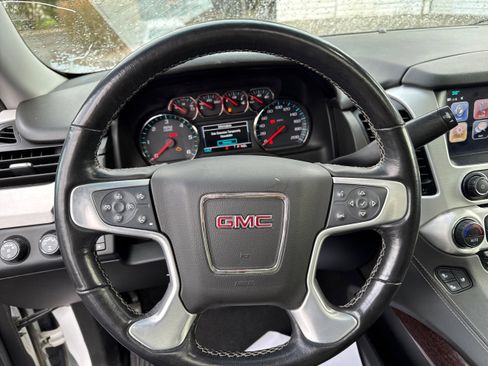 Used 2020 GMC Yukon XL SLT w/ HD Trailering Package image 16