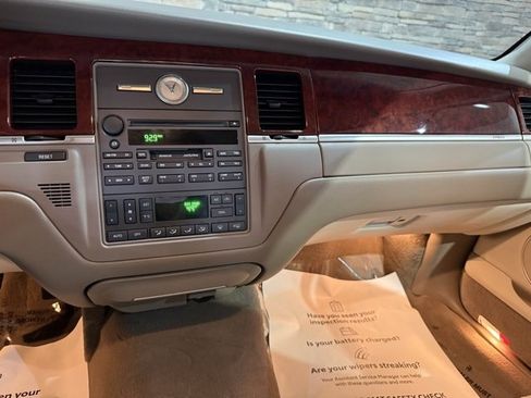 Used 2003 Lincoln Town Car Signature image 17