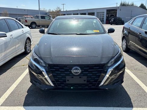 Used 2024 Nissan Altima 2.5 SV image 4