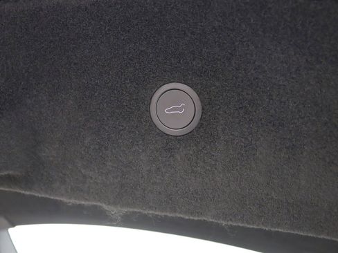 Used 2022 Tesla Model S image 36