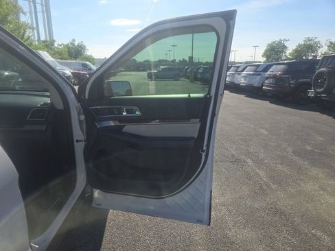 Used 2017 Ford Explorer Platinum AWD/4WD image 21