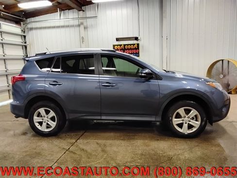 Used 2013 Toyota RAV4 XLE FWD image 2