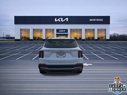 Used 2024 Kia Sorento S FWD image 8