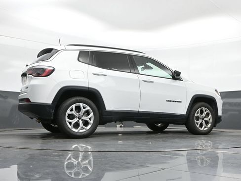 Used 2025 Jeep Compass Latitude AWD/4WD image 36