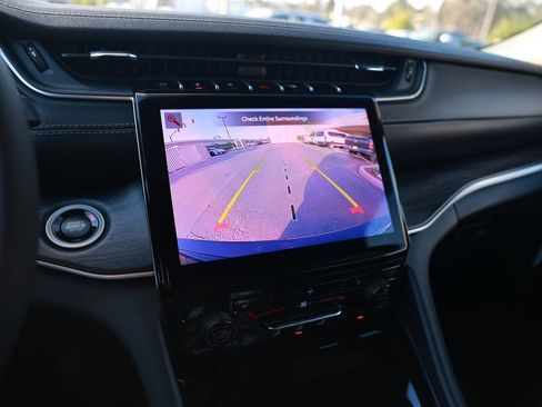 New 2025 Jeep Grand Cherokee Limited image 19