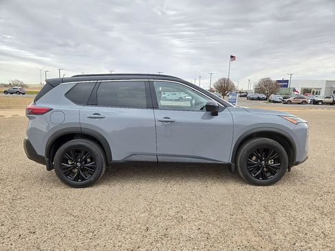 Used 2023 Nissan Rogue SV w/ SV Premium B Package image 6