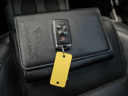 Used 2020 Jaguar E-PACE SE image 34