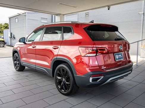 Used 2022 Volkswagen Taos SE w/ Panoramic Sunroof Package FWD image 13