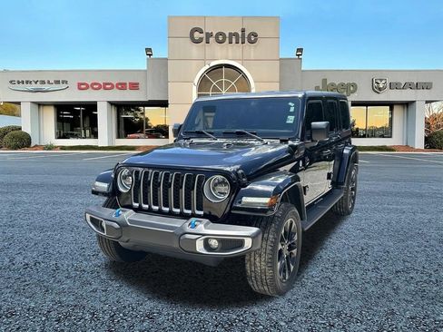 Used 2023 Jeep Wrangler Unlimited Sahara w/ Cold Weather Group AWD/4WD image 7