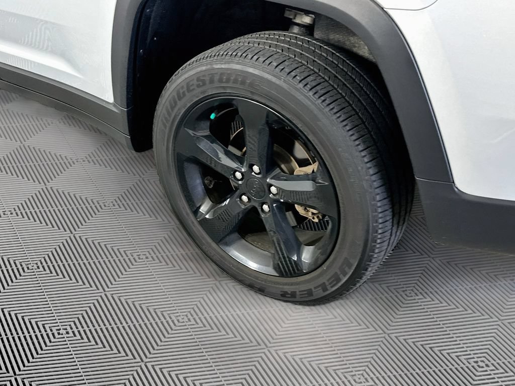 Certified 2024 Jeep Grand Cherokee Altitude AWD/4WD image 41