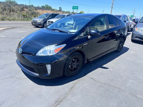 Used 2015 Toyota Prius Four w/ Deluxe Solar Roof Package FWD image 2