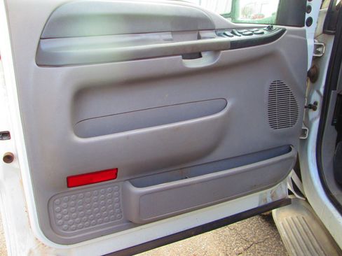 Used 2001 Ford F550 Crew Cab 176 WB XLT 4WD image 12