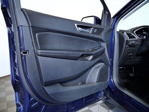 Used 2016 Ford Edge SEL w/ Equipment Group 201A AWD/4WD image 16