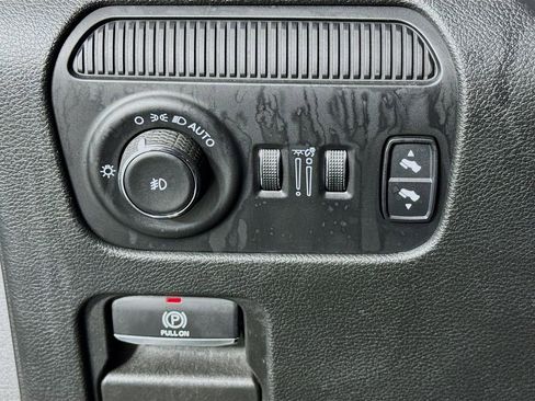 Used 2023 Jeep Wagoneer Series III w/ Preferred Equipment Group image 14