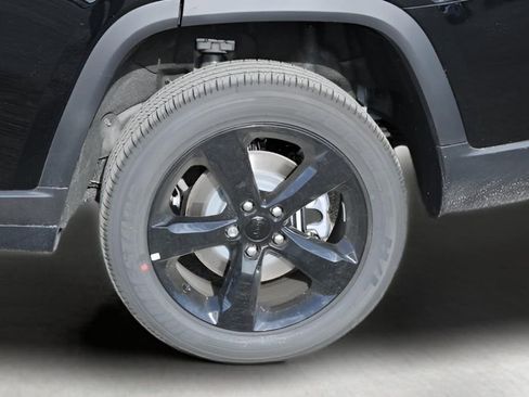 New 2025 Jeep Grand Cherokee L Altitude RWD image 9