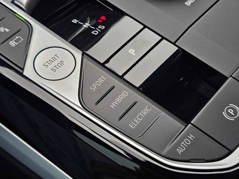 Used 2023 BMW 330e w/ Driving Assistance Package image 33