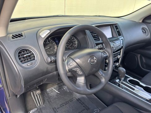 Used 2020 Nissan Pathfinder S FWD image 12