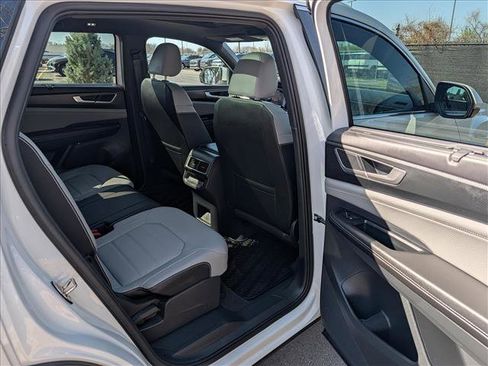 Used 2025 Volkswagen Atlas Cross Sport SEL image 16