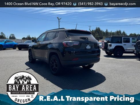Used 2025 Jeep Compass Latitude w/ Convenience Group AWD/4WD image 7