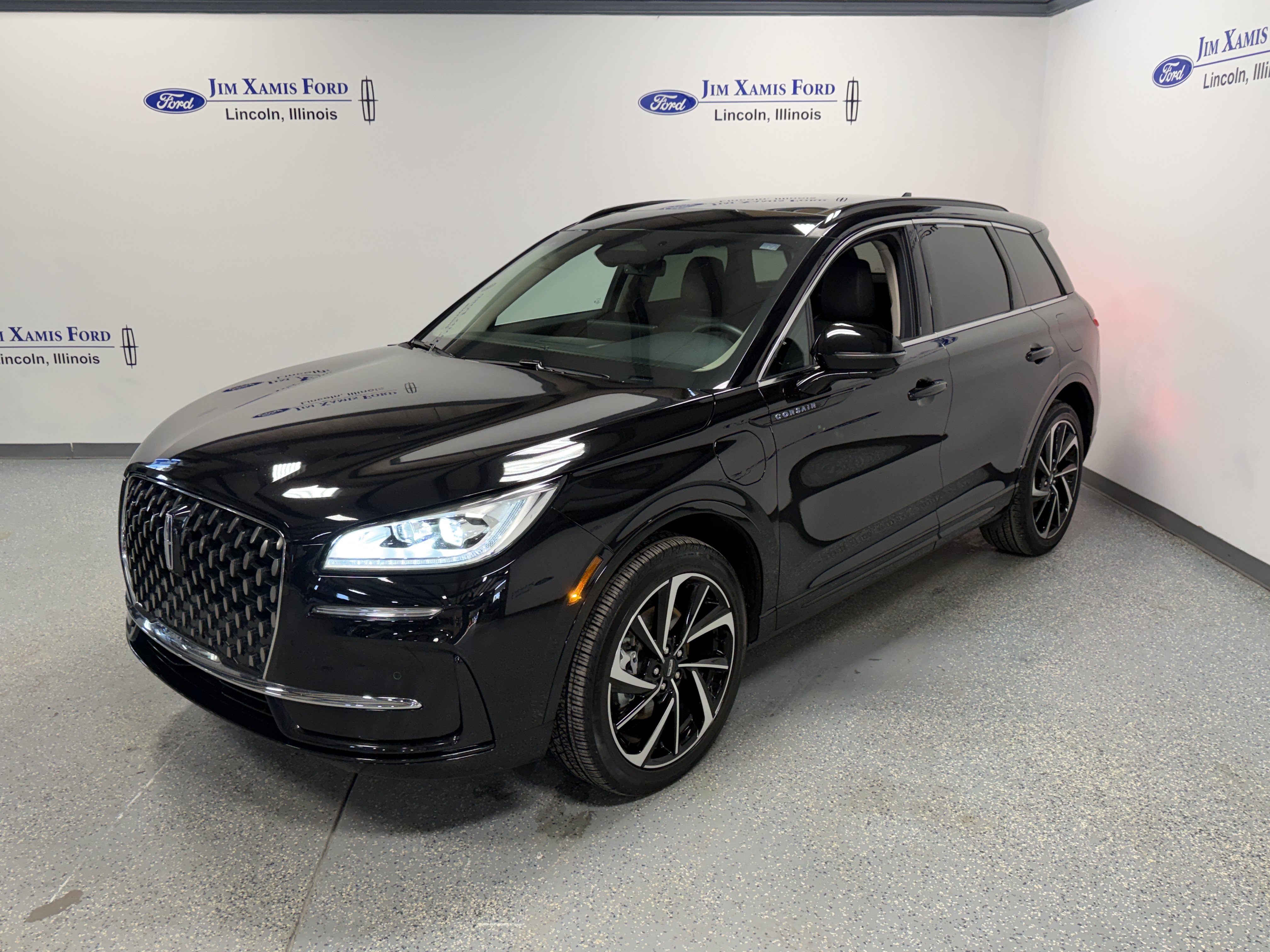 Used 2025 Lincoln Corsair Grand Touring w/ Equipment Group 301A AWD/4WD image 3