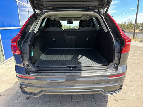 Used 2024 Volvo XC60 B5 Core w/ Protection Package Premier AWD/4WD image 9