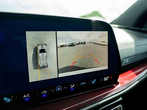 Used 2024 Chevrolet Traverse Z71 AWD/4WD image 19