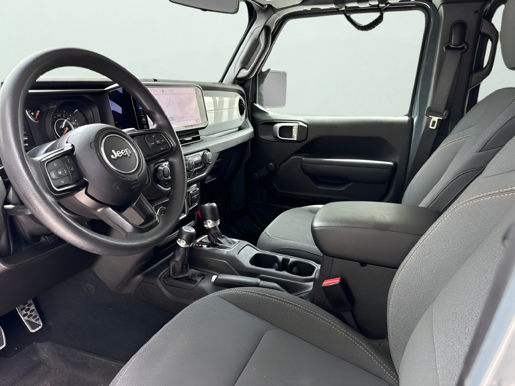 Used 2024 Jeep Wrangler Unlimited Sport AWD/4WD image 10